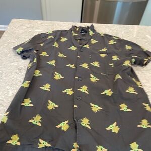 Men’s Star Wars Baby Yoda Button up Shirt—Large